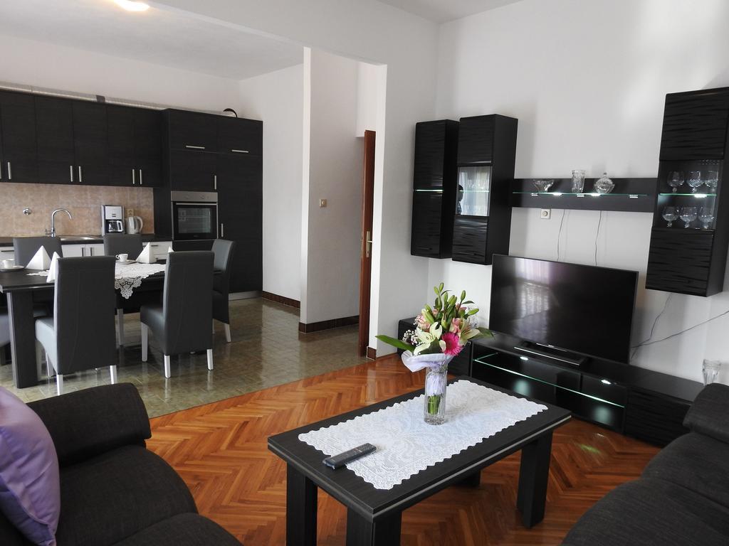 Marini Apartmani Трогир Екстериор снимка